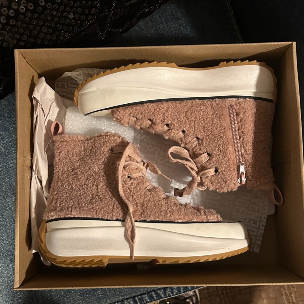 Steve Madden Pink and Tan Women's Sneakers - Picture 1 of 3